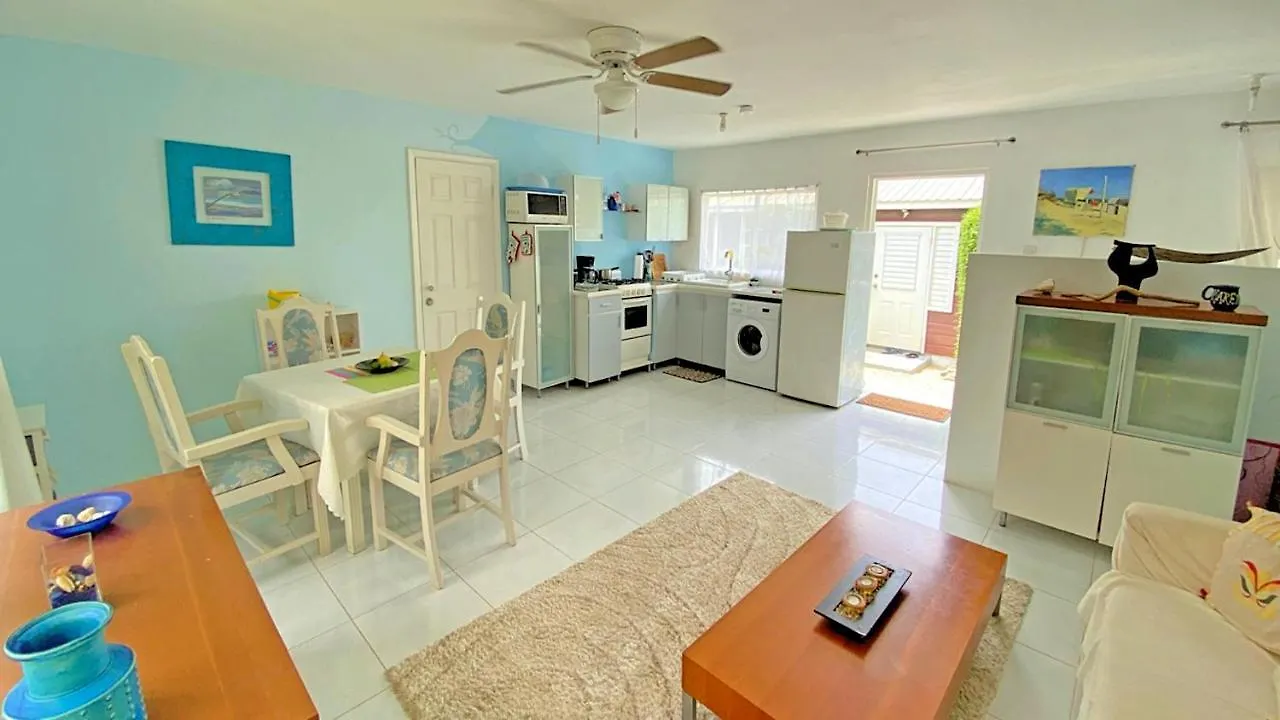 Σπίτι διακοπών Azalea Cottages - 5 Minutes Walk To The Beach! Μπαρμπάντος