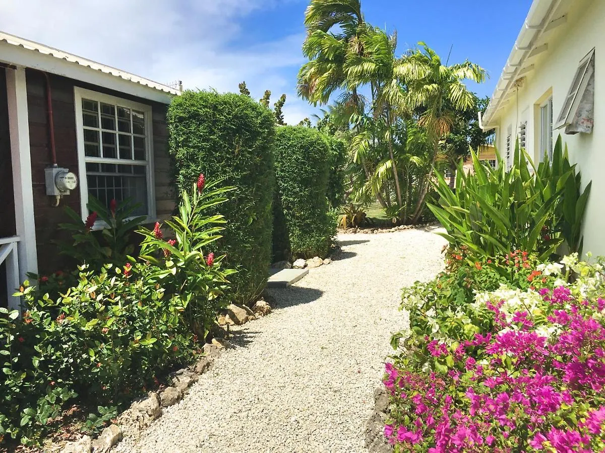 Azalea Cottages - 5 Minutes Walk To The Beach! 0*, Άγιος Ιάκωβος Μπαρμπάντος